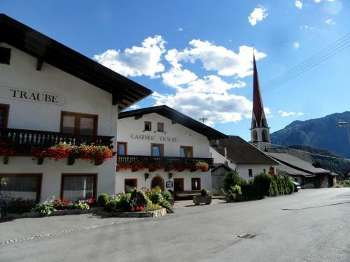 Posada Gasthof Pension Traube
