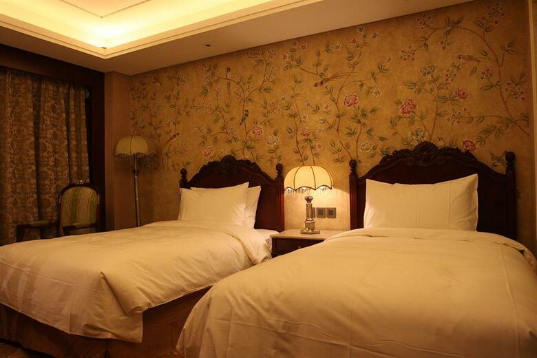 Royal Phoenix Hotel