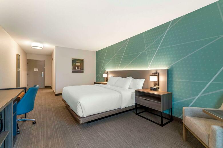Hotel Comfort Inn & Suites