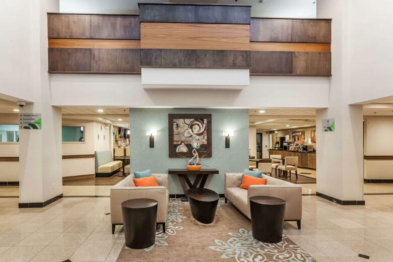 Hotel Wingate By Wyndham Schaumburg / Convention Center