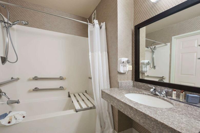 Hotel Wingate By Wyndham Schaumburg / Convention Center
