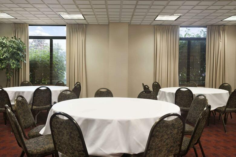 Hotel Wingate By Wyndham Schaumburg / Convention Center