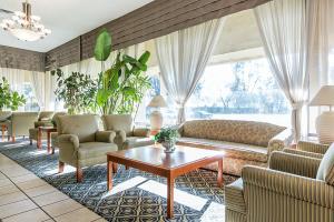 Hotel Clarion Inn & Suites