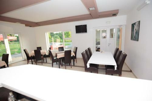 Hostal Triple Room Bilje 14318d