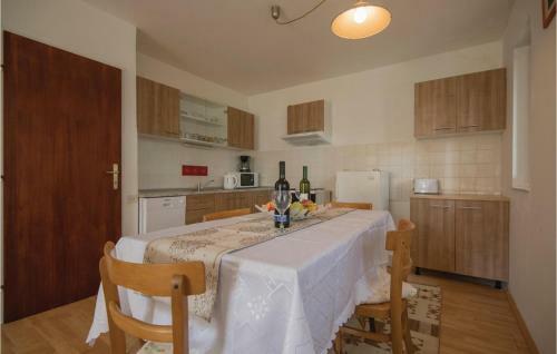 Two-bedroom Holiday Home In Zagvozd