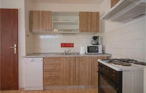Two-bedroom Holiday Home In Zagvozd