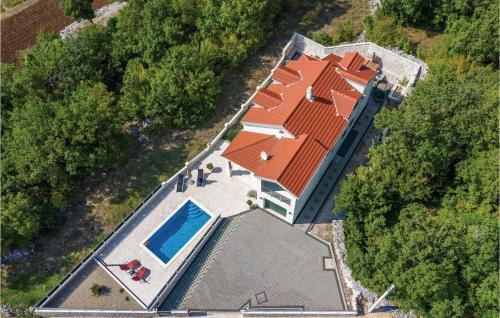 Four-bedroom Holiday Home In Zagvozd