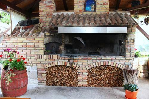 Apartments With Wifi Zlarin - 15409