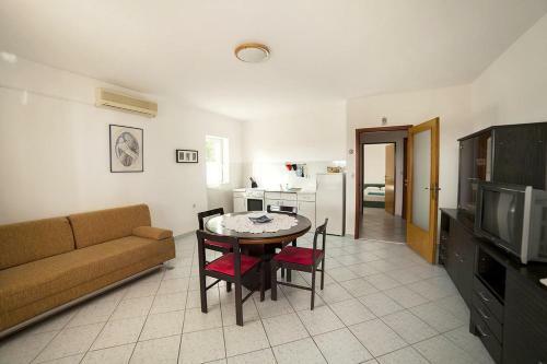 Apartments With A Parking Space Caska (pag) - 4089