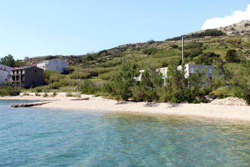 Hostal Quadruple Room Metajna 3305m