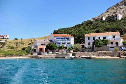 Hostal Triple Room Metajna 206e