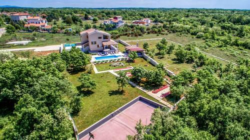 Stokovci Villa Sleeps 10 Pool Air Con Wifi