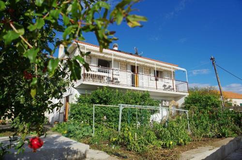Apartments With A Parking Space Sumartin (brac) - 12487