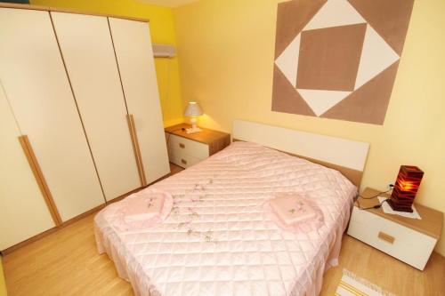 Apartments With A Parking Space Supetar (brac) - 5627