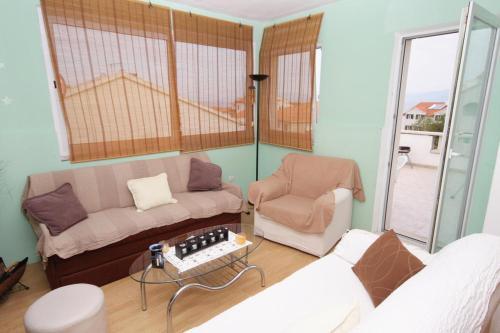 Apartments With A Parking Space Supetar (brac) - 5627