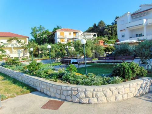 Apartment In Supetarska Draga 34570