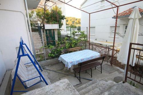 Apartments With A Parking Space Mavarstica (Ciovo) - 8685