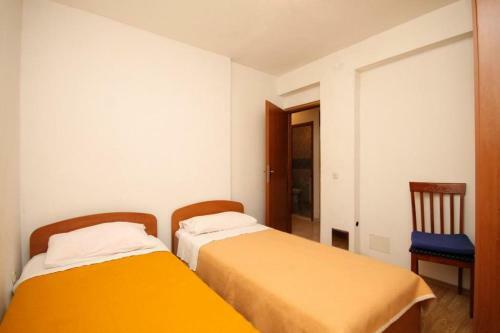 Apartments With A Parking Space Mavarstica (Ciovo) - 8685