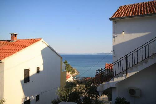 Apartments With A Parking Space Mavarstica (Ciovo) - 8685