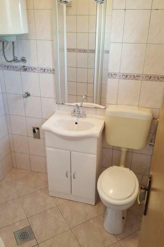 Apartments With A Parking Space Mavarstica (Ciovo) - 8685