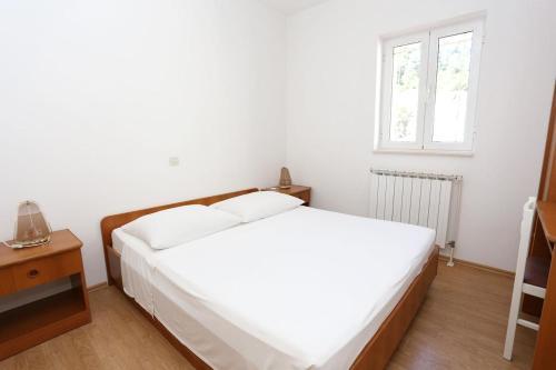Apartment Trstenik 10119b