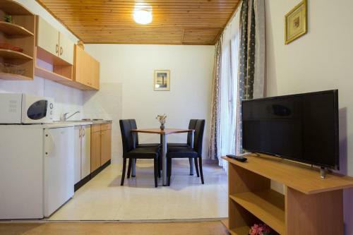 Apartment Ugljan 8241b