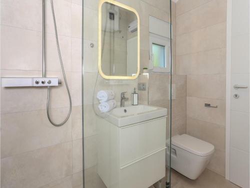 Three-bedroom Holiday Home In Ugljane