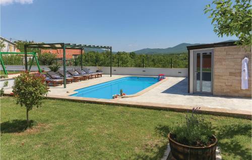 Three-bedroom Holiday Home In Ugljane