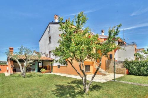 Apartments With A Parking Space Umag - 15941