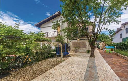 Four-bedroom Holiday Home In Vantacici