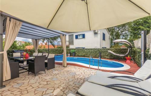 Four-bedroom Holiday Home In Vantacici