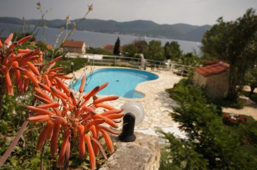 Holiday Home (160-1)