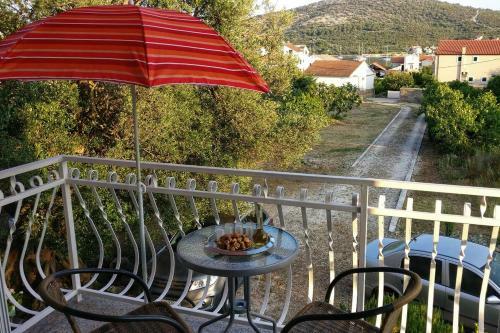 Apartments With A Parking Space Vinisce (trogir) - 12676