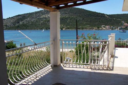 Apartment Vinisce 4288b