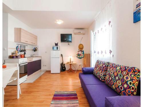 Two-bedroom Apartment In Vinjerac