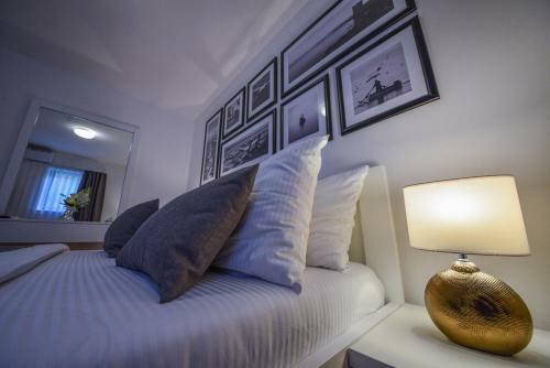 Sunset Deluxe Apartments