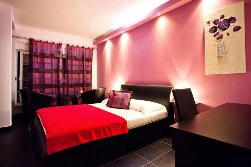 Luxury Villa With A Swimming Pool Vis - 8922