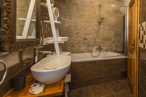 Villa Katarina&luka With Beautiful Garden And Pool
