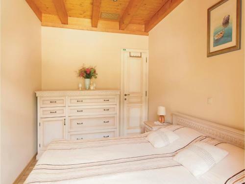 Four-bedroom Holiday Home In Vitaljina