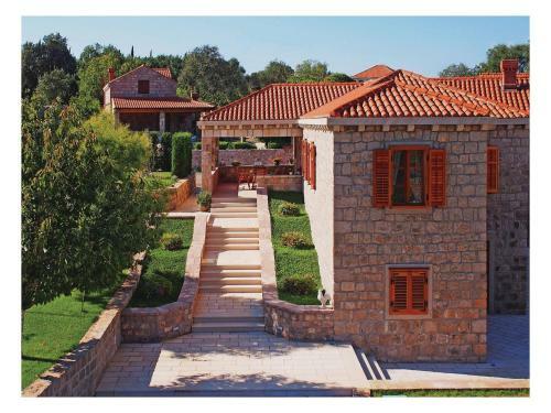 Four-bedroom Holiday Home In Vitaljina