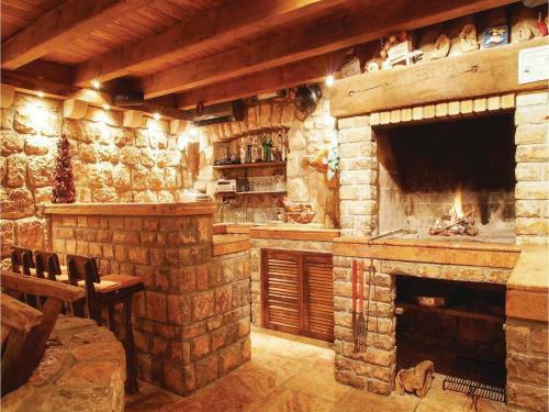 Four-bedroom Holiday Home In Vitaljina