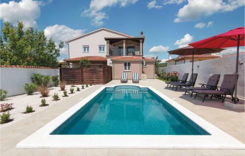 Four-bedroom Apartment In Vodnjan