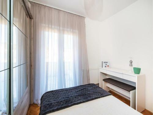 Six-bedroom Holiday Home In Vrana