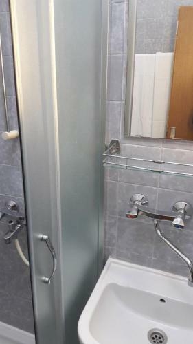 Hostal Apartments And Rooms Ana Pomer 217