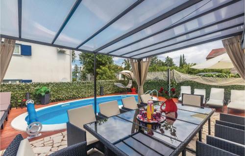 Four-bedroom Holiday Home In Vantacici