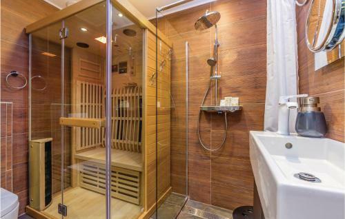 Four-bedroom Holiday Home In Vantacici