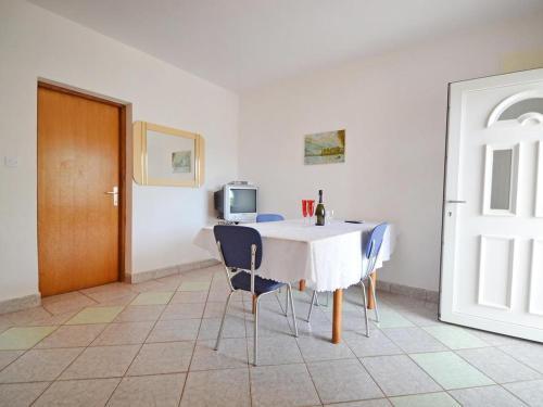 Apartment Povljana 12169b