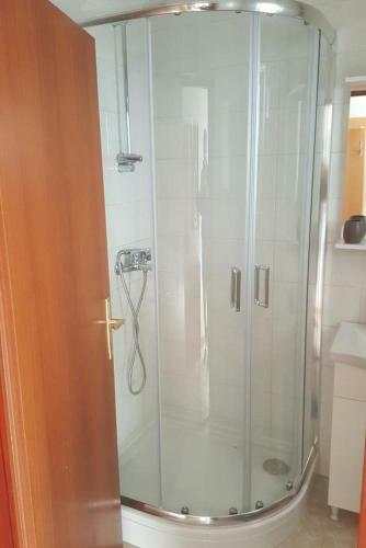 Apartment Povljana 6468a