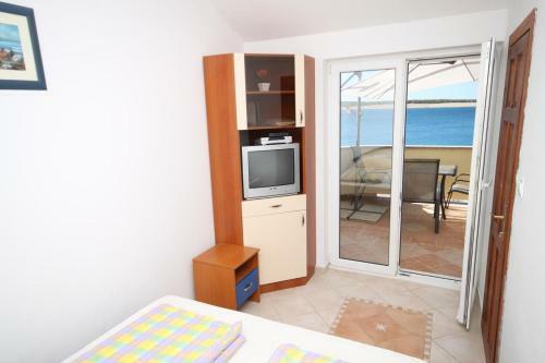Apartment Povljana 3316f