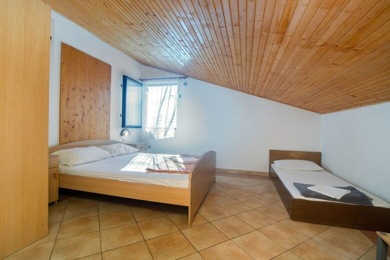 Apartments Crljenko